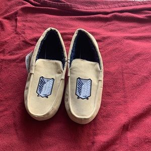 Attack on Titan XXL 13/14 Slippers Hot Topic